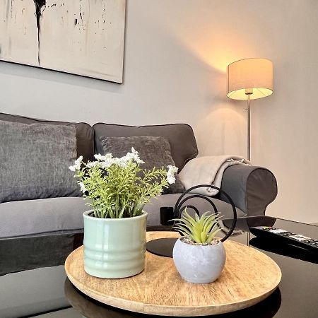 Ferienwohnung Chic Getaway Near Stavros Niarchos Athen Exterior foto