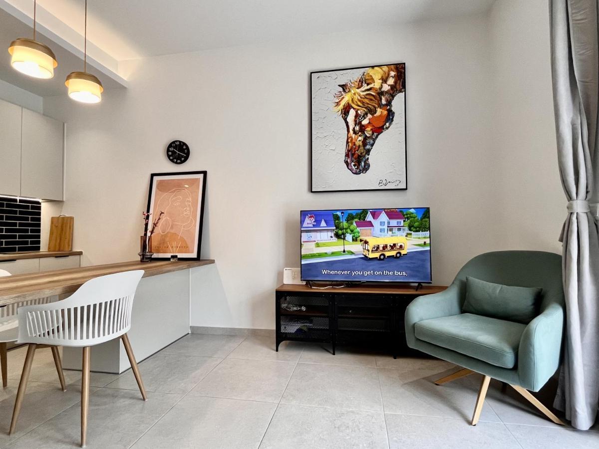 Ferienwohnung Chic Getaway Near Stavros Niarchos Athen Exterior foto
